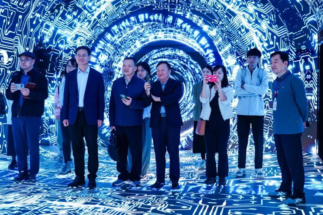 2024120602 国家广电总局发展研究中心一行赴K8凯发励丰文化调研指导