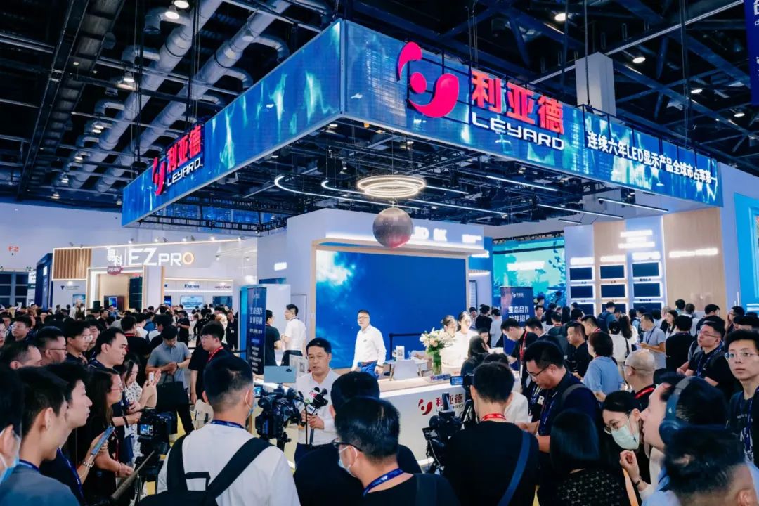 “AI+智能显示”引领未来 K8凯发新品InfoComm展大放异彩