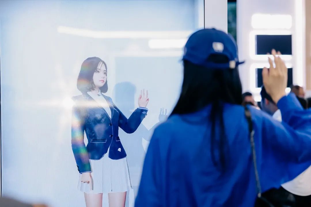 “AI+智能显示”引领未来 K8凯发新品InfoComm展大放异彩