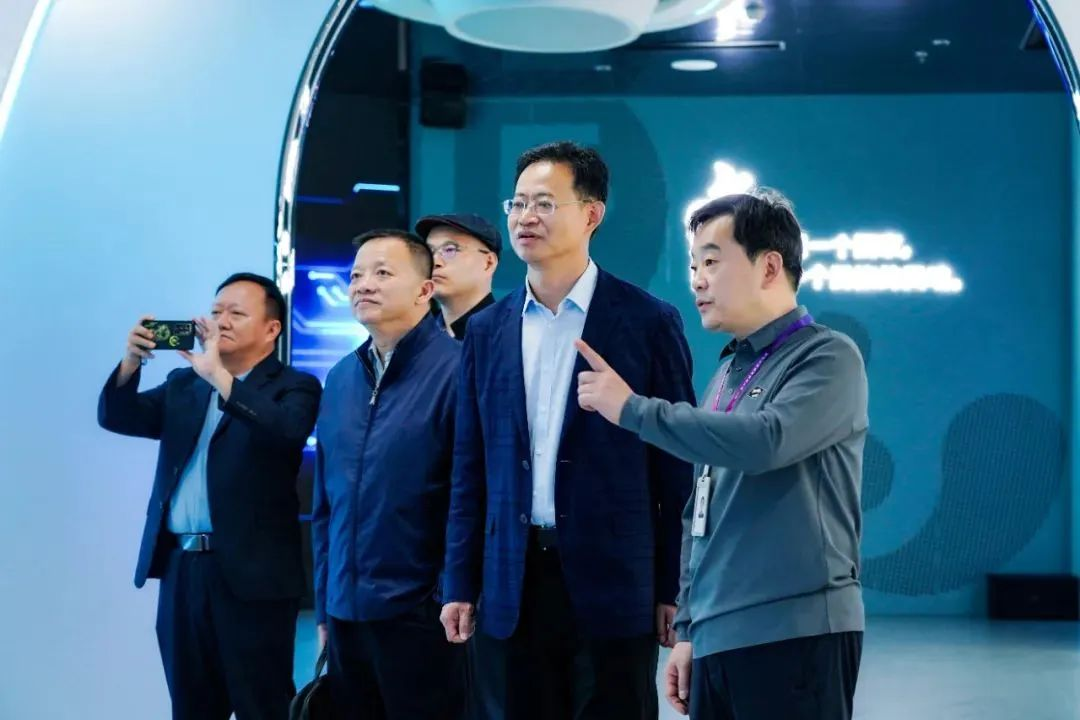 国家广电总局发展研究中心一行赴K8凯发励丰文化调研指导